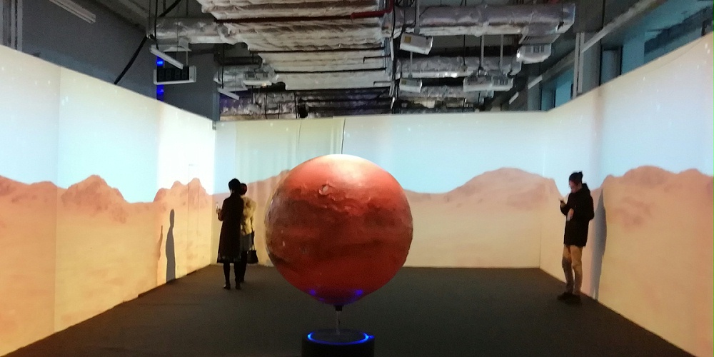“月亮之上"广州太空艺术展——商业活动搭建案例
